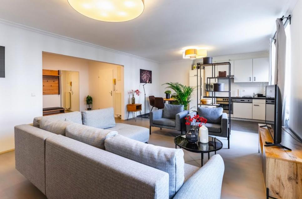 Experience Central Vienna From A Stylish And Modern Apartment Экстерьер фото