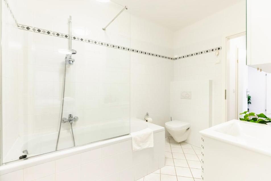 Experience Central Vienna From A Stylish And Modern Apartment Экстерьер фото